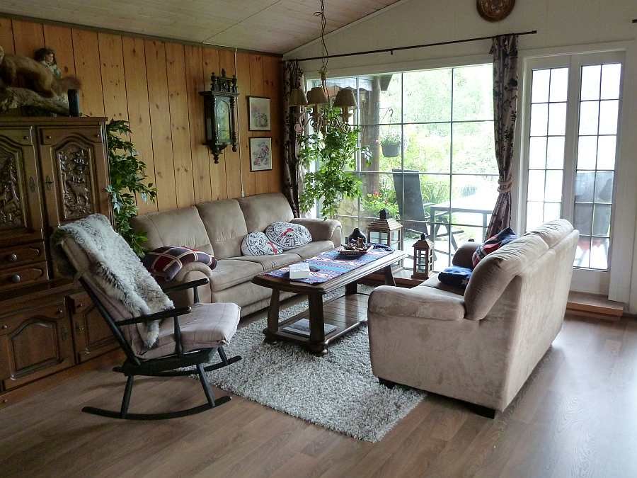 Der Wohnbereich des Ferienhauses - hier steht auch ein Sat-TV mit deutschen Programmen zur Verfügung