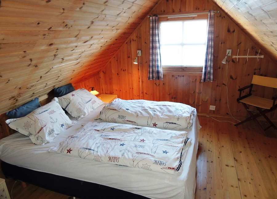 Im Schlafzimmer mit Doppelbett tanken Sie Kraft für den nächsten erfolgreichen Angeltag. Im Schlafzimmer mit Doppelbett tanken Sie Kraft für den nächsten erfolgreichen Angeltag.