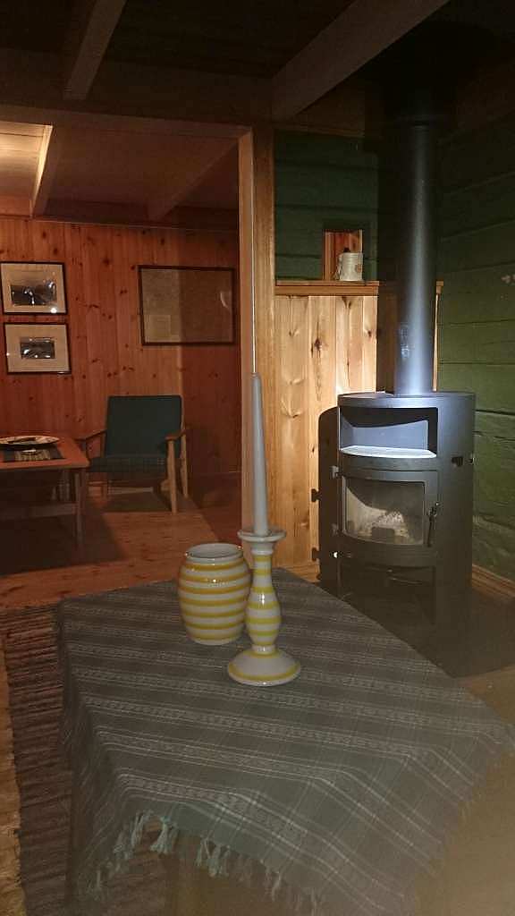 Ein Kaminofen sorgt für Behaglichkeit