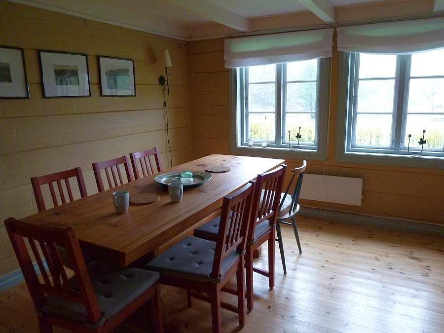 Genügend Platz für bis zu acht Personen am Esstisch