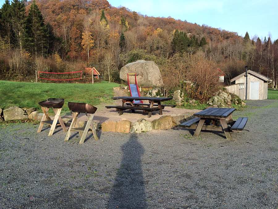 Ein weiterer Grill und Beach-Volleyball-Platz in Hausnähe kann genutzt werden