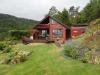 Ferienhaus Fjordsikt liegt auf einem eigenen schönen Gartengrundstück und bietet Platz für bis zu 6 Personen