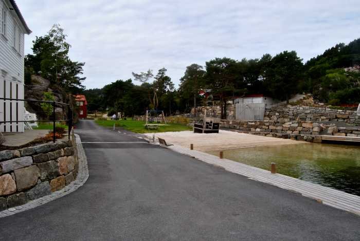 An der Badestelle befindet sich für die Kinder ein kleiner Spielplatz,