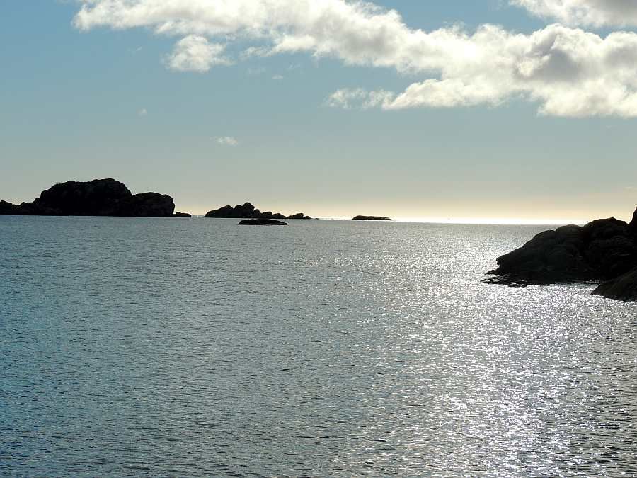 Blick vom Bootsanleger hinaus auf die Schärenküste