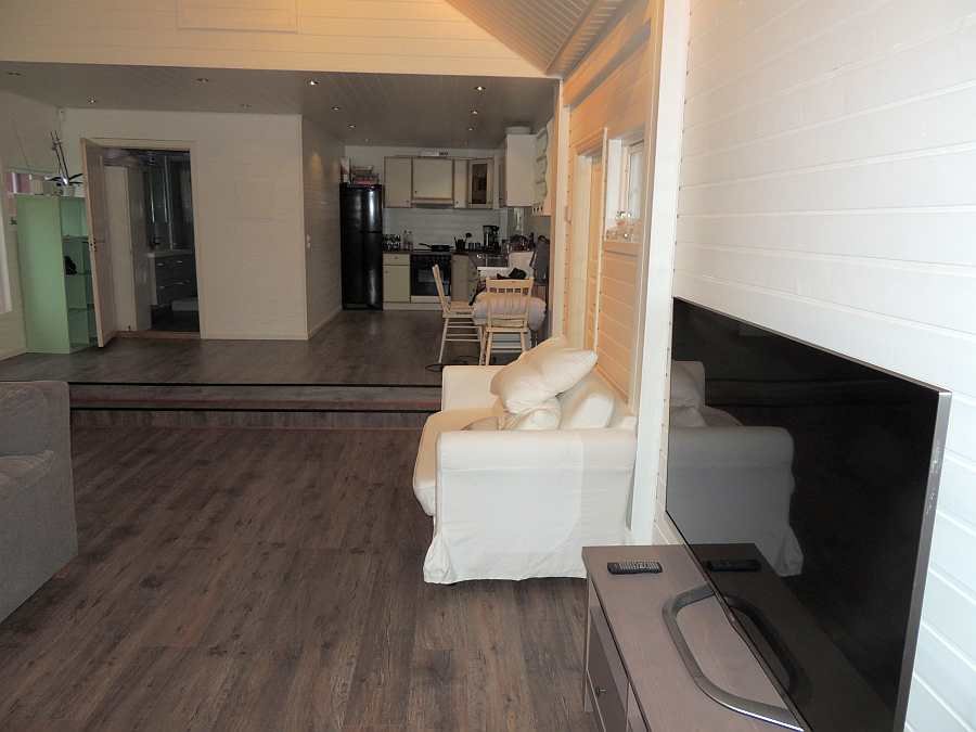 Internetzugang und Sat-TV im Wohnbereich vorhanden