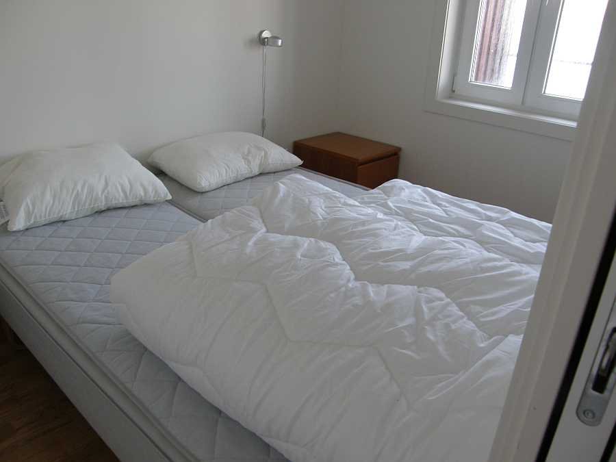 Schlafzimmer mit Doppelbett