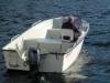 Das breite Angelboot hat eine sehr stabile Lage im Wasser und bietet ausreichend Platz für die Angler
