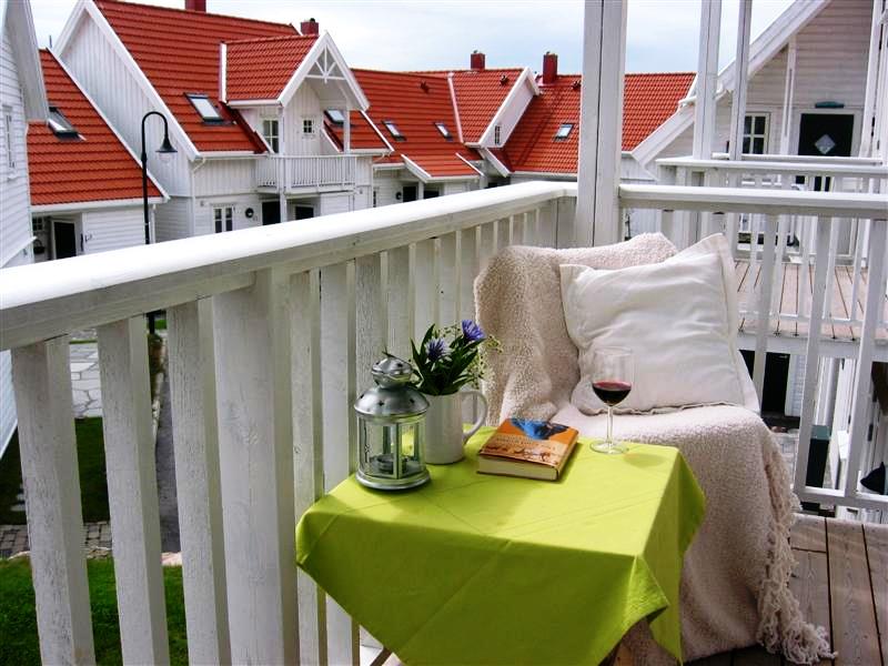 Typ 1 - Beispielbild - Auf dem Balkon lässt es sich bei Sonnenschein gut aushalten.