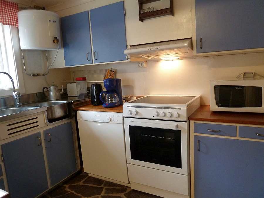 Die Küche ist komplett ausgestattet.. zwei Kühlschränke, Geschirrspüler, Gefrierschrank, Mikrowelle... alles ist vorhanden.