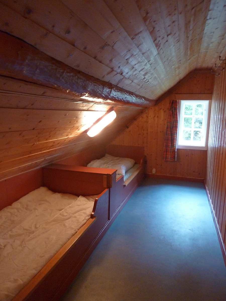 Im Obergeschoß gibt es noch drei Schlafzimmer mit jeweils zwei Einzelbetten