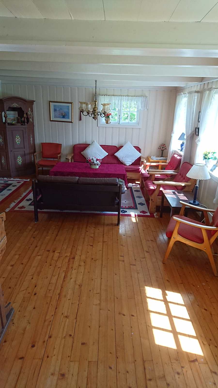 Das Wohnzimmer ist fast 38 qm groß