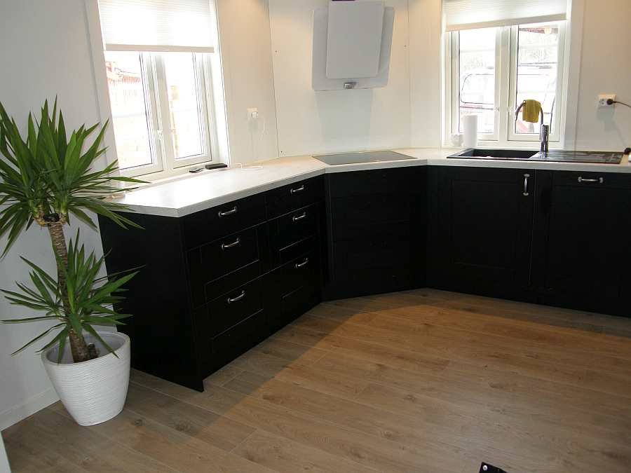 Auch die Küche ist hell und freundlich