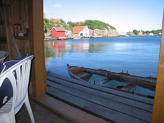 Blick aus dem eigenen Bootshaus auf die Bucht
