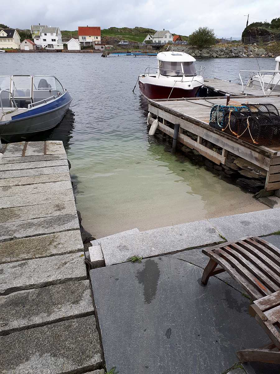 Die Boote liegen unmittelbar vor dem Haus an der eigenen Steganlage Die Boote liegen unmittelbar vor dem Haus an der eigenen Steganlage
