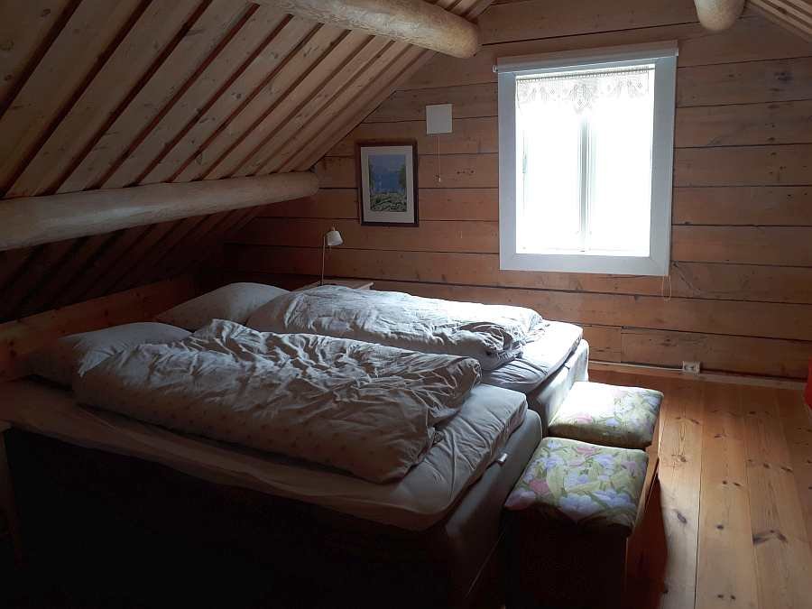 Auch hier finden sich 2 Einzelbetten, die auf Wunsch auch zum Doppelbett zusammengeschoben werden können Auch hier finden sich 2 Einzelbetten, die auf Wunsch auch zum Doppelbett zusammengeschoben werden können