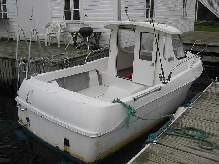 Das optional mögliche Extraboot - Dieselboot Avor 18 Fuß/35 PS mit E-Starter, Schlupfkajüte, Echolot und GPS/Kartenplotter.
Dieses Boot muss vor Buchung separat  in  Norwegen angefragt werden Das optional mögliche Extraboot - Dieselboot Avor 18 Fuß/35 PS mit E-Starter, Schlupfkajüte, Echolot und GPS/Kartenplotter.
Dieses Boot muss vor Buchung separat  in  Norwegen angefragt werden