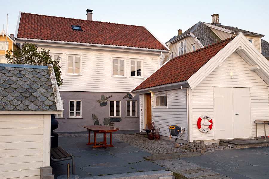 Der Schuppen rechts steht als Stauraum für Angelgerät zur Verfügung Der Schuppen rechts steht als Stauraum für Angelgerät zur Verfügung
