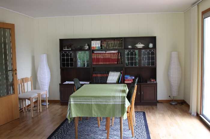 Das Wohnzimmer des Ferienhauses Kvaløy.