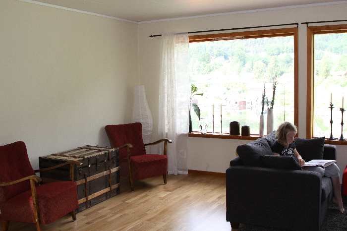 Schöne große Fenster lassen die Zimmer hell und freundlich wirken.