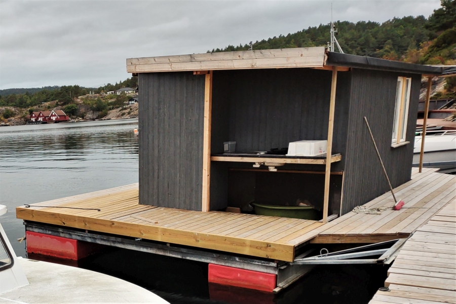 Der Filetierplatz und verschließbarer Stauraum für das Angelequipment