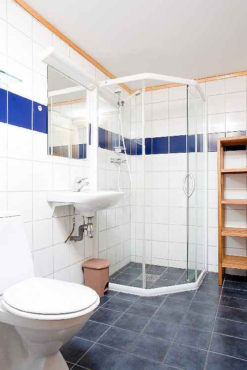 Die Bäder sind sauber und hell.