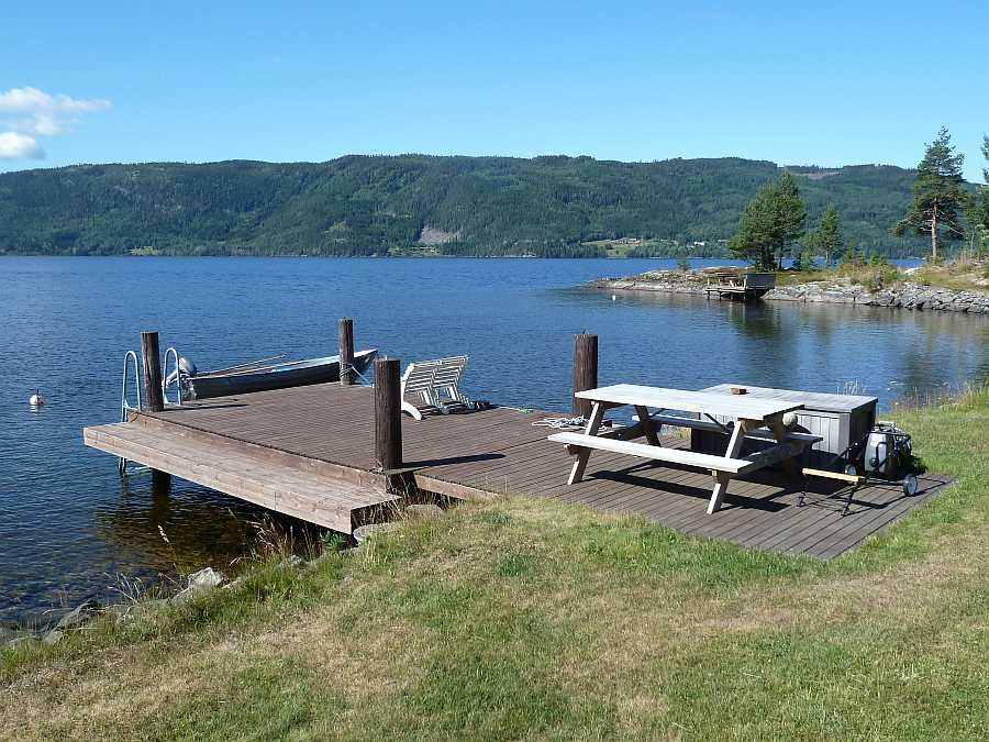 Der eigene Bootssteg mit Sitzgelegenheiten