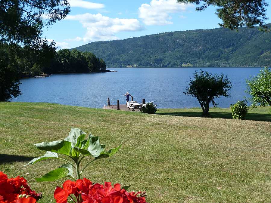 Blick vom Haus auf den See