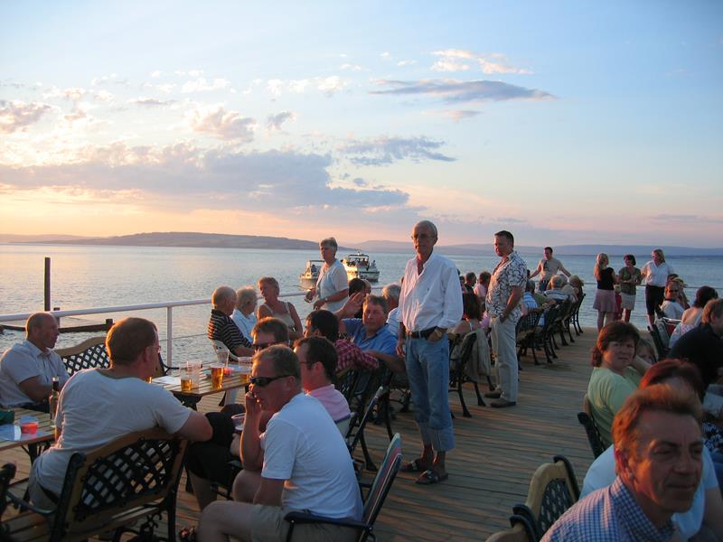 ..und sich ein kühles Feierabend-Bier gönnen!
