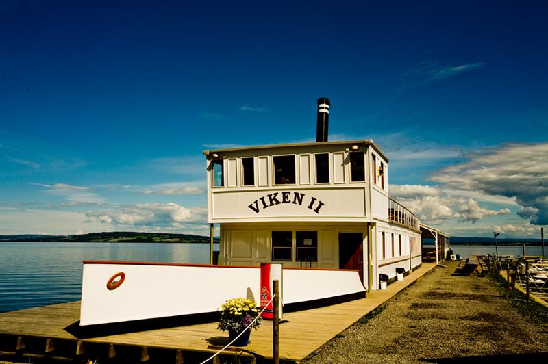 Das Boots-Restaurant Viken in der Bucht von Totenvika