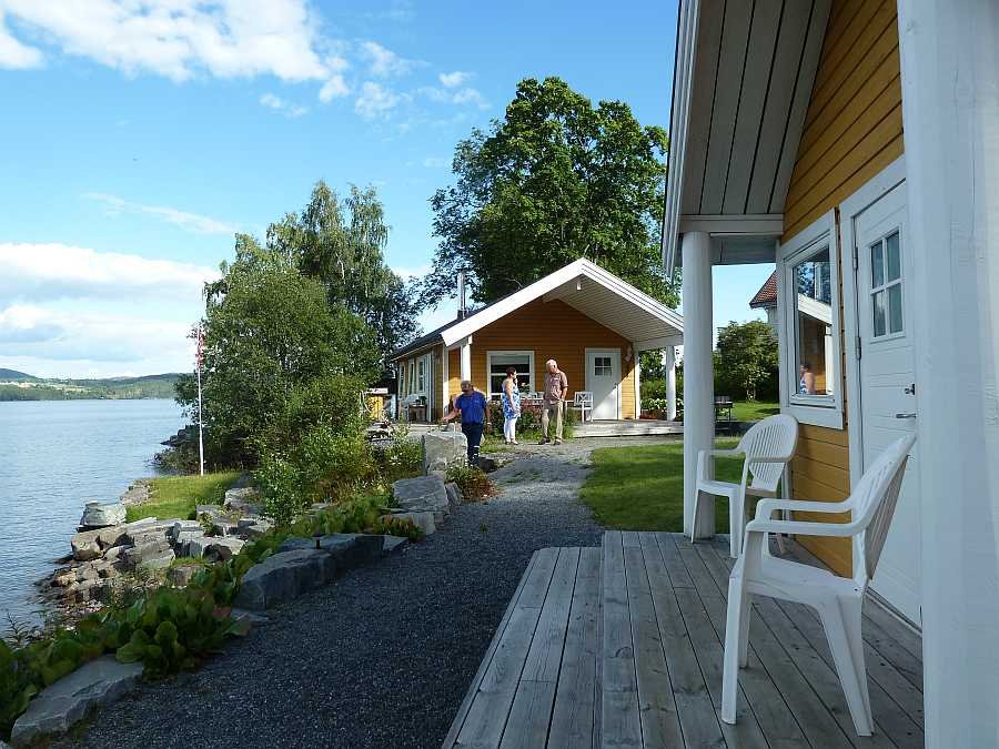 Blick vom Schlafhaus zum Haupthaus