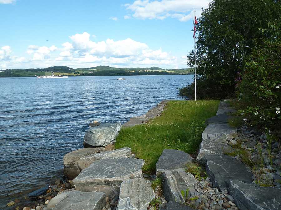 Der Uferbereich direkt vor dem Haus - übrigens... ein guter Angelplatz!