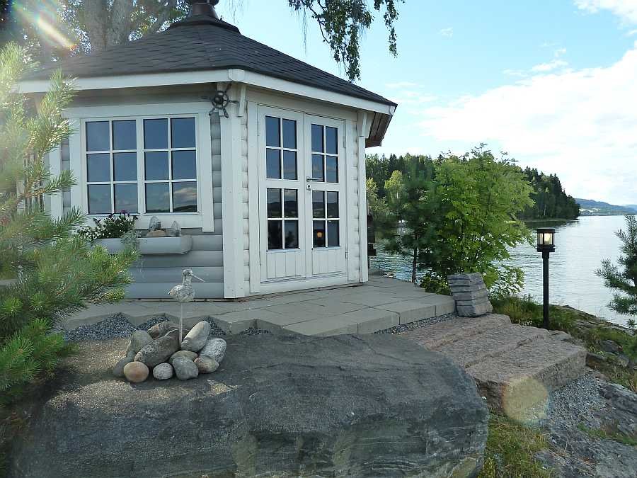 Direkte Wasserlage - besser kann ein Grillhaus nicht liegen