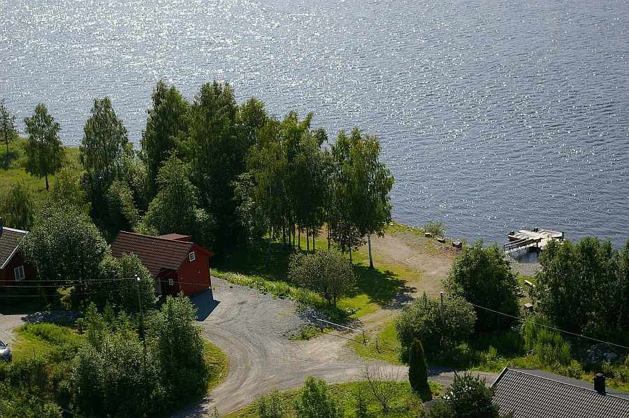 Haus Guttersrud liegt direkt am Flußufer!
