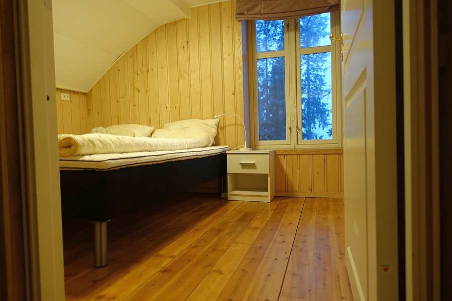 Zugang zu dem Schlafzimmer mit dem Doppelbett