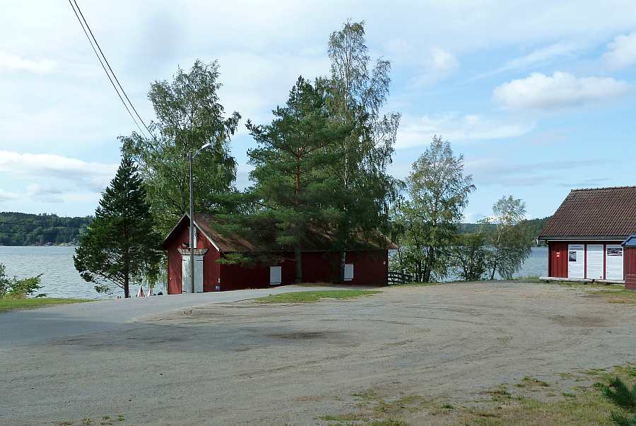 Das Sommer-Kultur-Café 'Fløterhakan' und die Holzflösser-Ausstellung auf der Landzunge Sandstangen