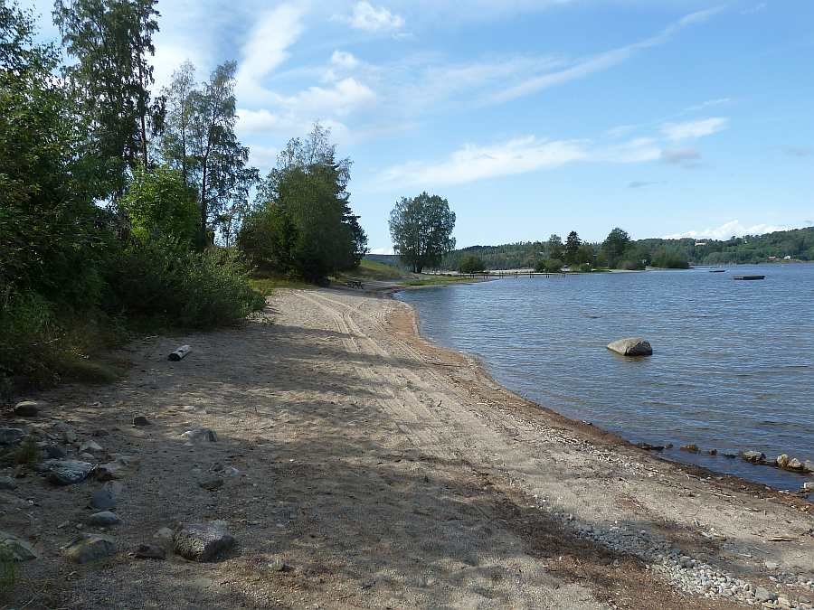 Direkt bei Bootssteg beginnen die Sandstrände der Halbinsel 'Sandstangen' - wer mag kann hier perfekt baden gehen.