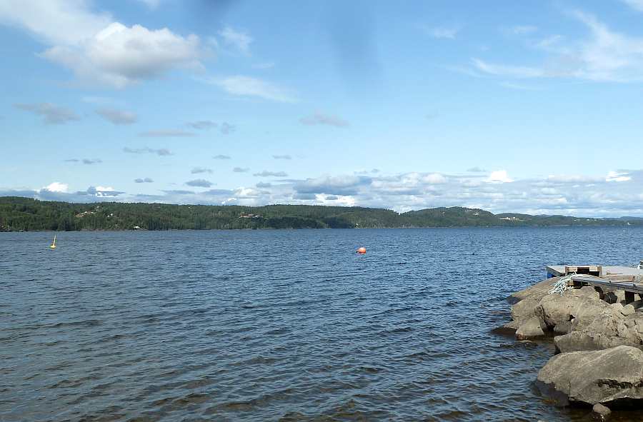 Blick von der Landzunge auf den See Richtung Norden
