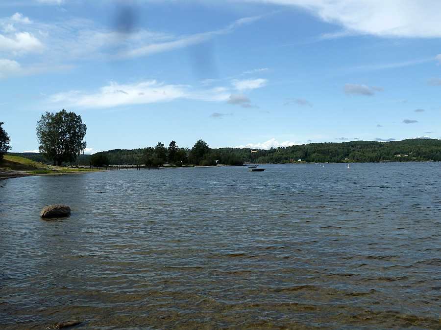 Blick von der Landzunge auf den See Richtung Westen