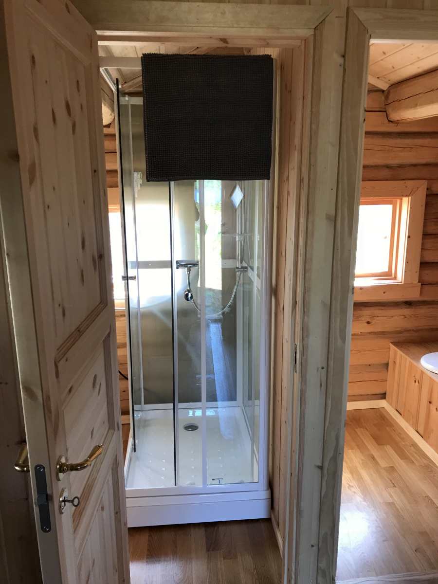 Zugang zum Duschraum im Nebengebäude