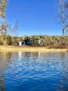 Ferienhaus Brøken liegt auf einer kleinen Insel (ohne Boot bequem zu erreichen) - so gibt es Wasser vor und hinter dem Haus...