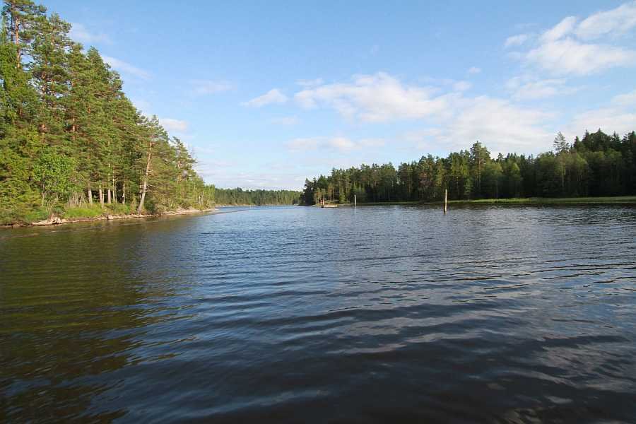 Kurz vor der Mündung der Strømselva in den See Øymarksjøen