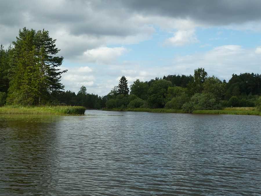 Die Strømselva - die flussähnliche Verbindung zwischen den Seen Aremarkssjøen im Süden und Øymarksjøen im Norden.