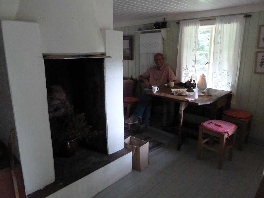 Offener Kamin neben dem Eßtisch