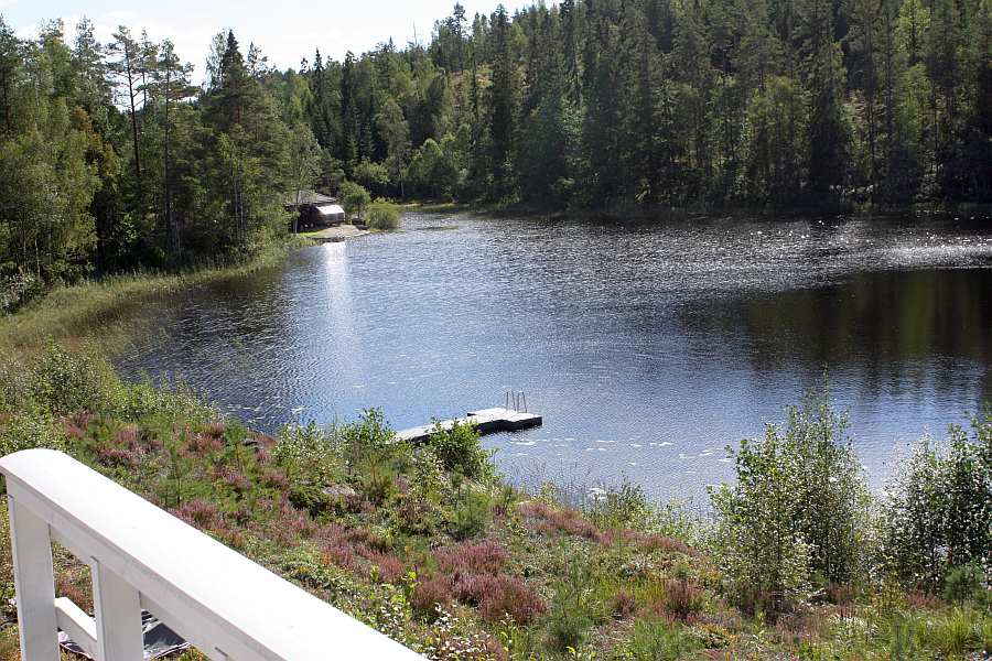 Blick von der Veranda auf den Bootssteg