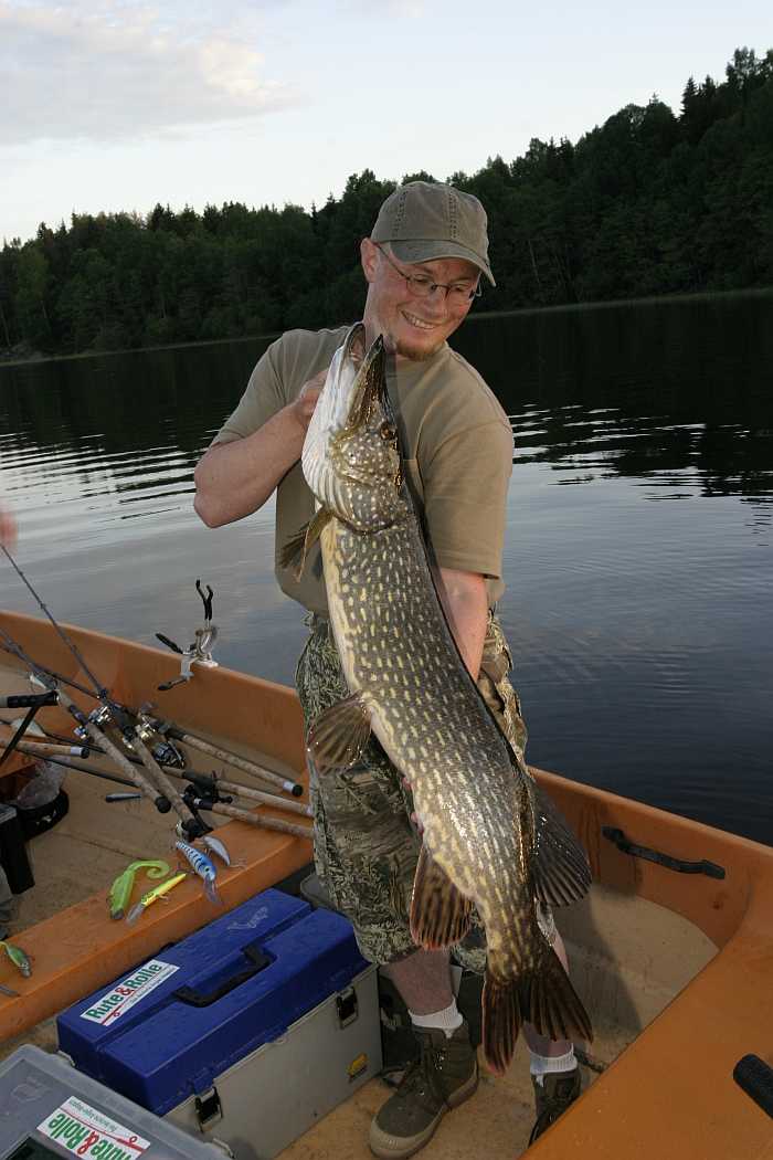 Arnulf Ehrchen von der Redaktion Rute&Rolle beim Testfischen