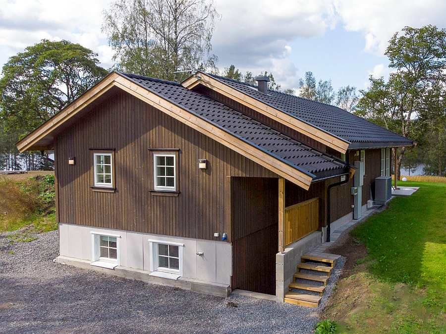 Der zweite Eingangsbereich des Hauses. Von hier aus gelangt man direkt in  das UG mit einem weiteren großen Stauraum