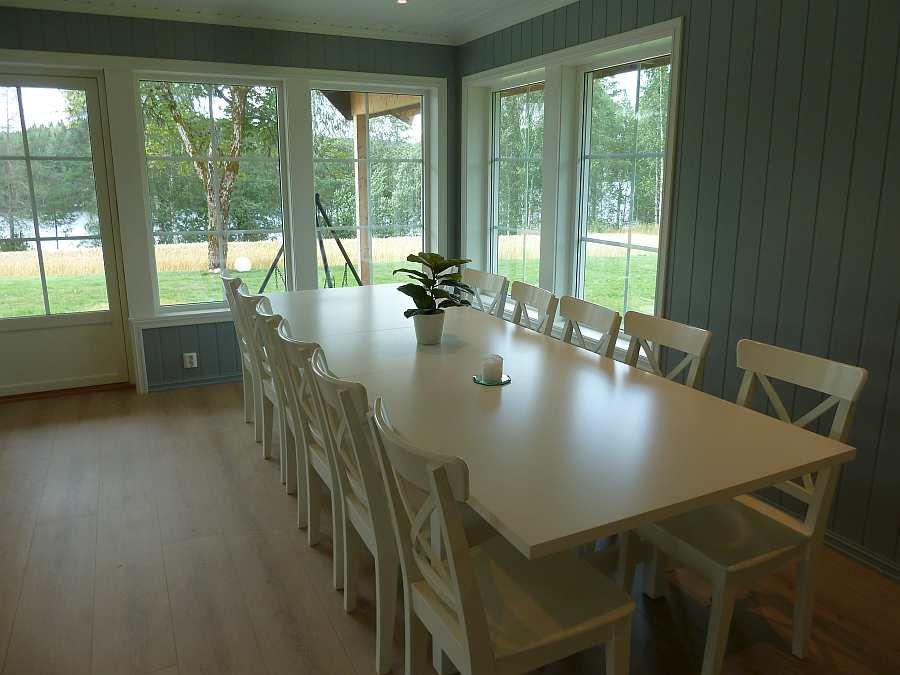 Der große Esstisch im Wohnbereich