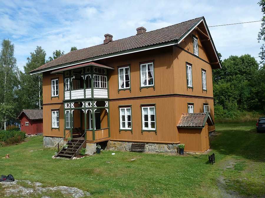 Viel Platz für max. 6 Erwachsene und 1 Baby auf 140 qm (bewohnt wird das Erggeschoss, das 1. OG steht leer)