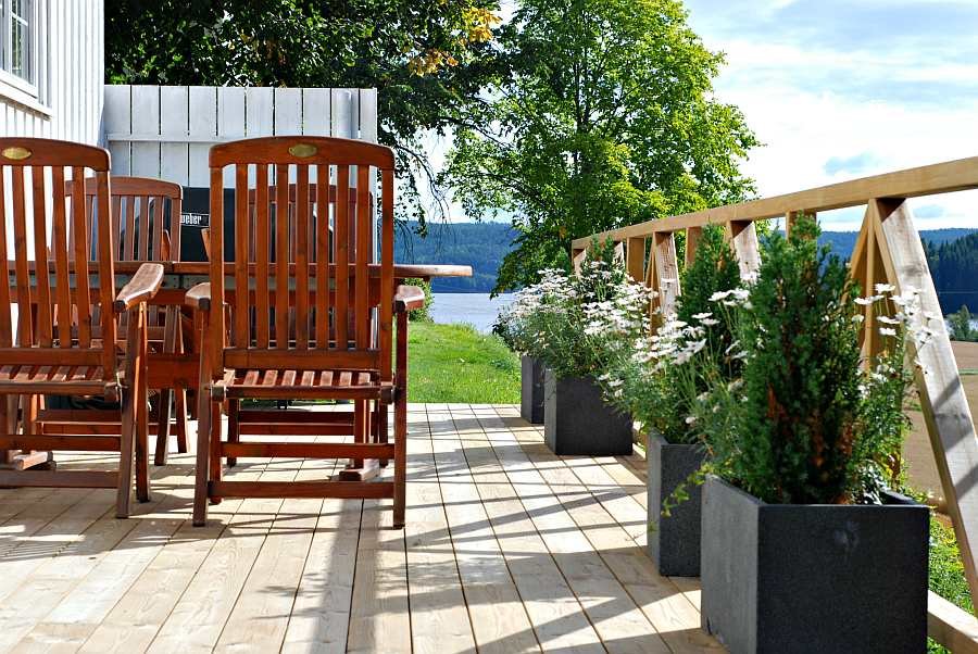 Die Terrasse des Hauses mit Seeblick