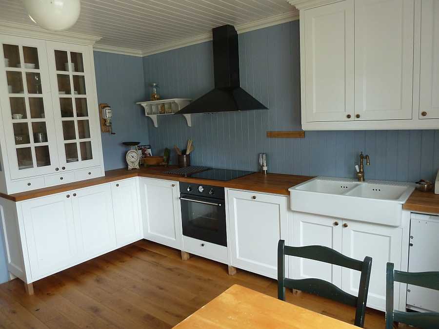 Die komplett ausgestattete Küche